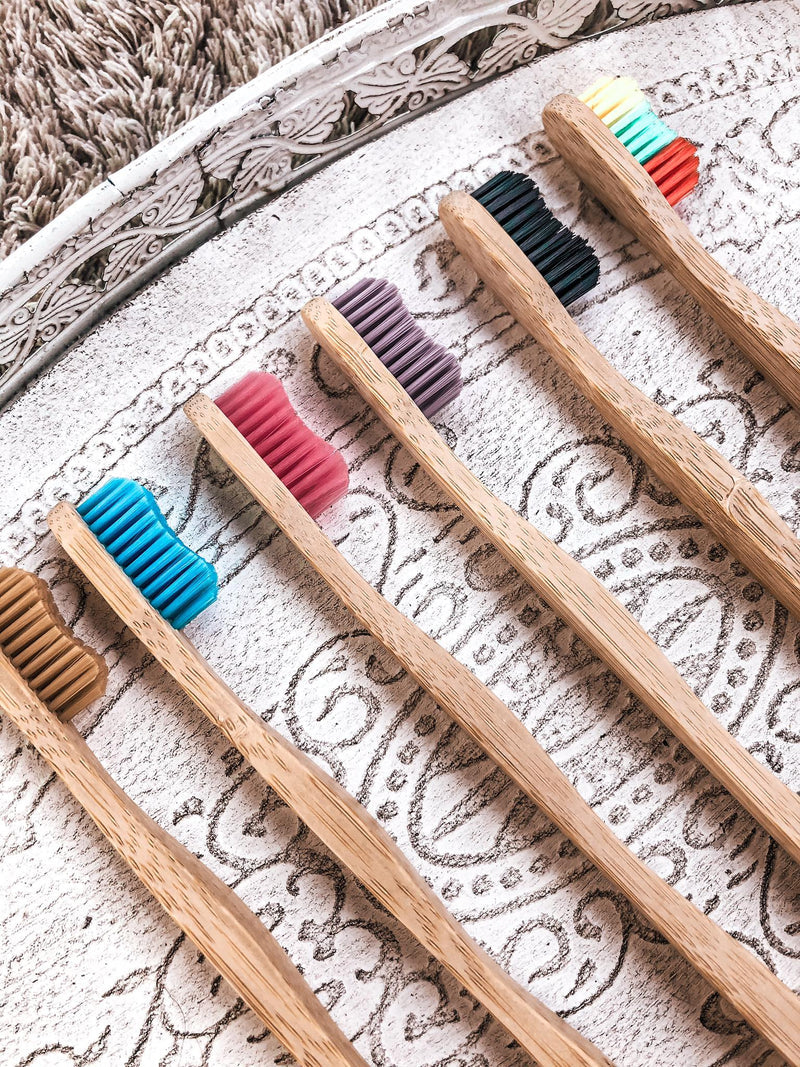 Trust&Smile bambukinis šepetėlis, įvairių spalvų, 1 vnt - NudeMoon